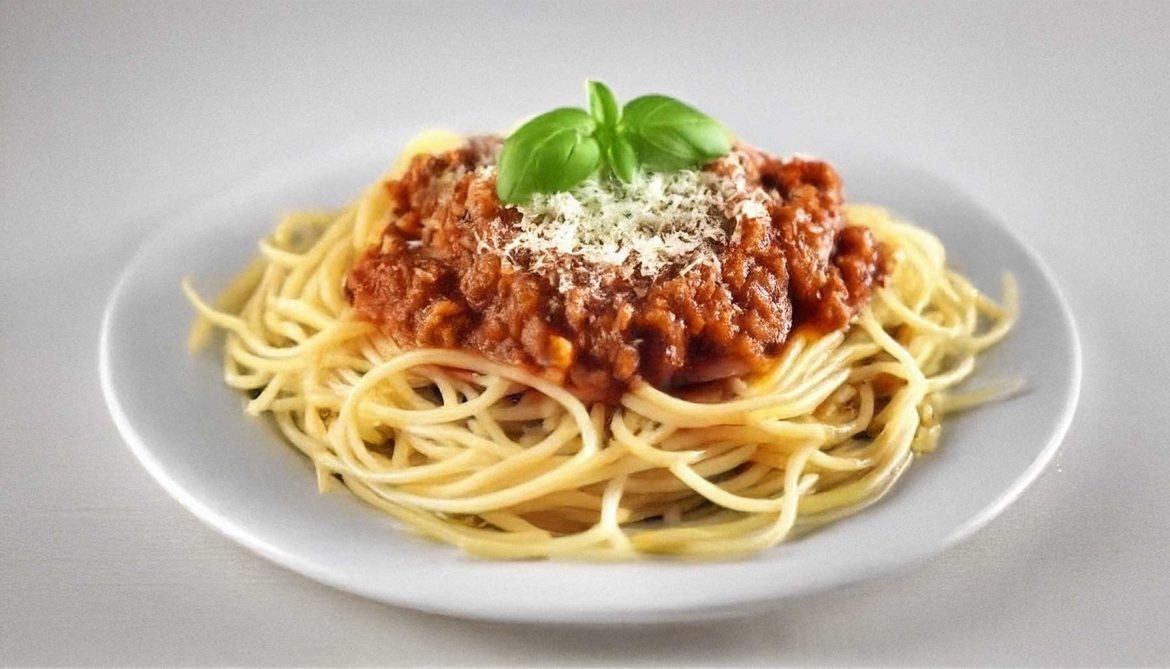 Classic Italian Spaghetti Bolognese – A Family Favorite