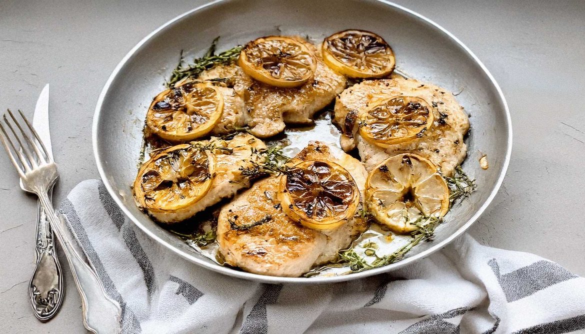 Crispy Chicken Breast with Thyme and Lemon: A Culinary Delight